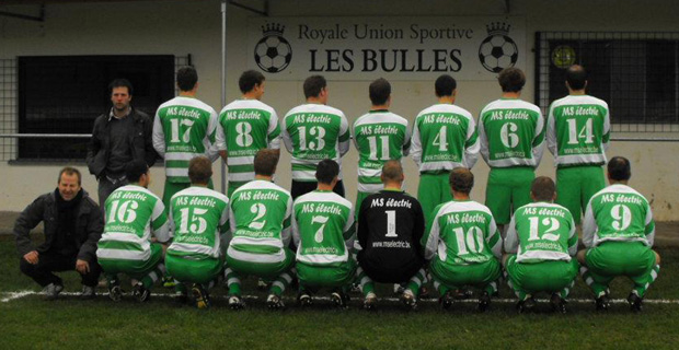 Equipe 1�re : les surv�tements sont offerts par le Karaquillos et Dron et Fils